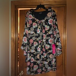 Floral design dress. Size Large. Bell Sleeve